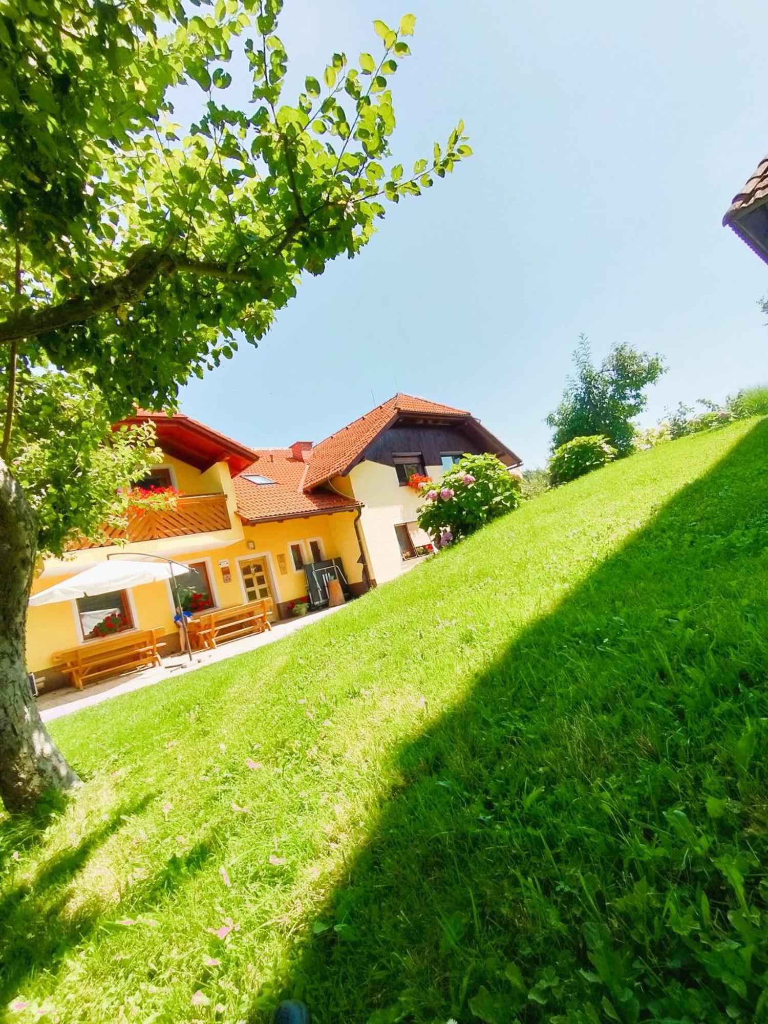 Apartments Organic Tourist Farm Gradisnik Prevalje Buitenkant foto