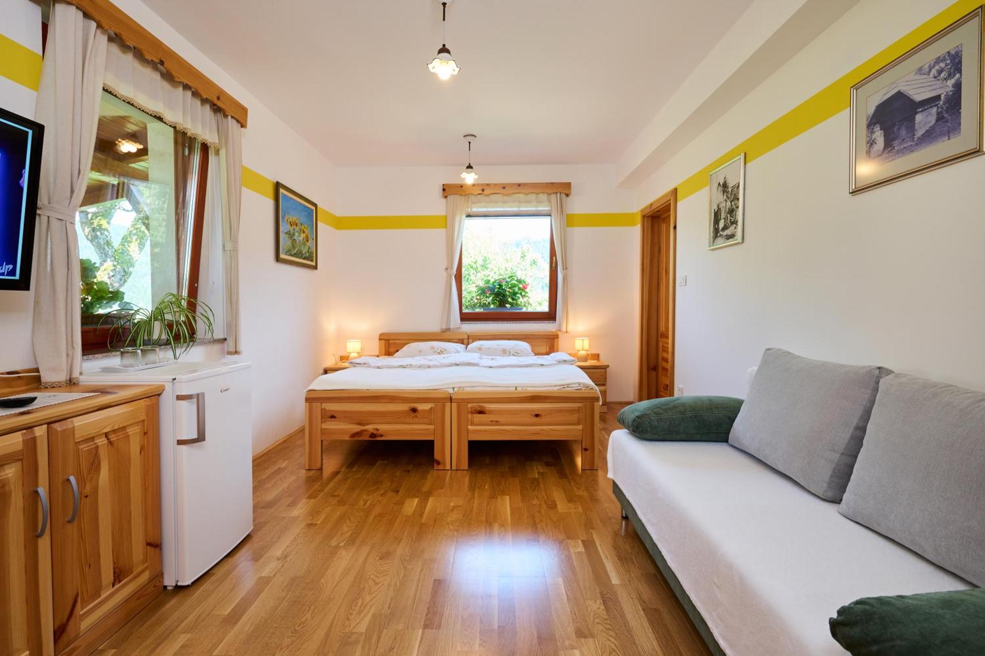 Apartments Organic Tourist Farm Gradisnik Prevalje Buitenkant foto