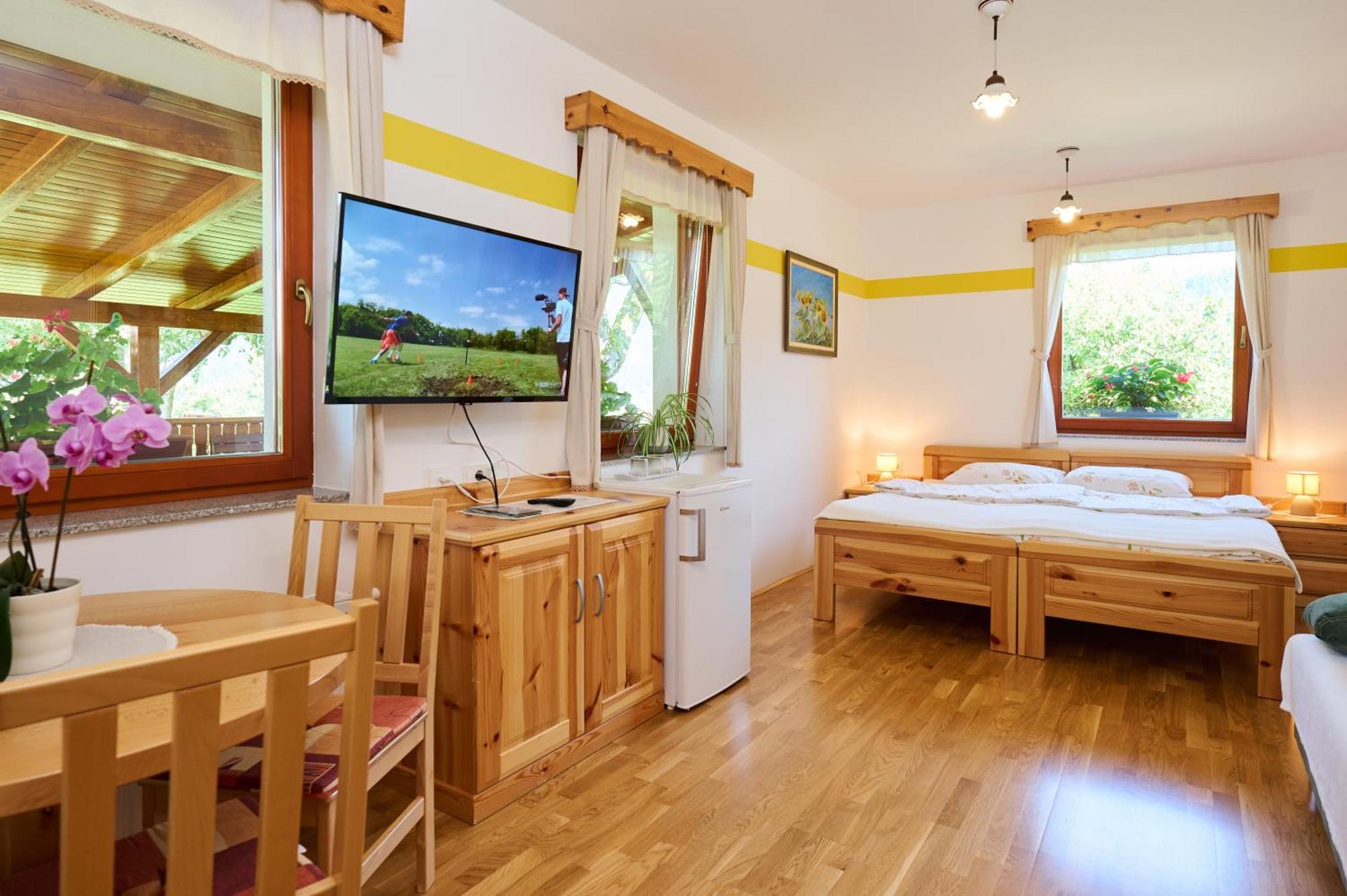 Apartments Organic Tourist Farm Gradisnik Prevalje Buitenkant foto